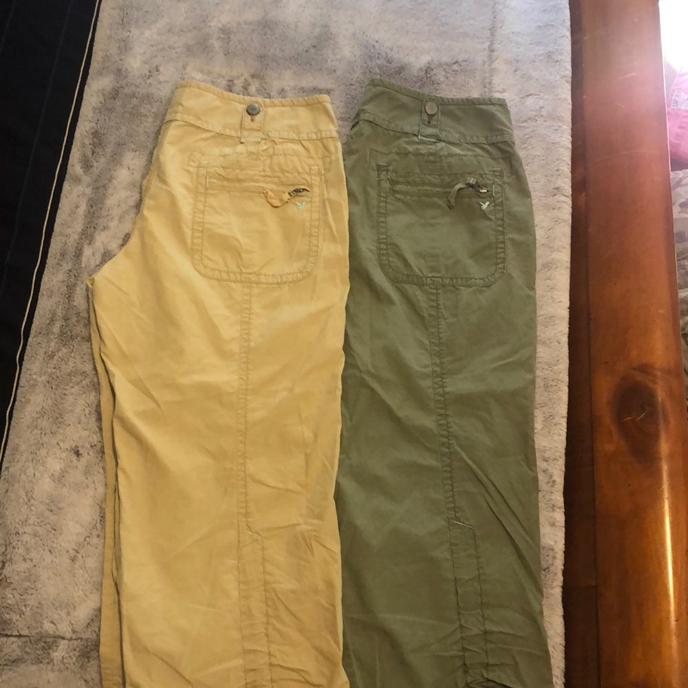2 pairs of size 8 American Eagle capris 🌻
